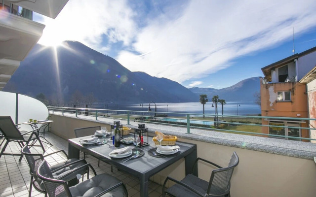 Pleasing Furnished Apartment With View of the Lake