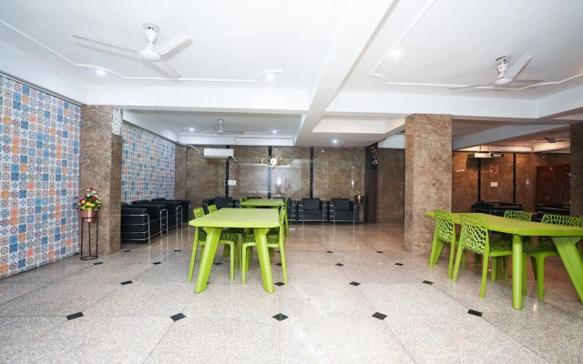 Fabhotel Tanvi Premium
