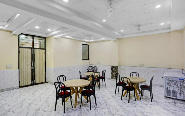 Collection O 70198 Metro View Ashok Vihar