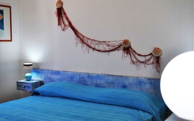 Casa Aisha con ampio giardino sul mare