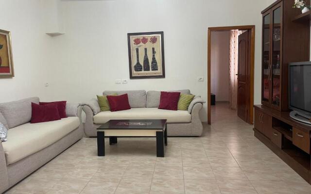 Lovely spacious house with big garden