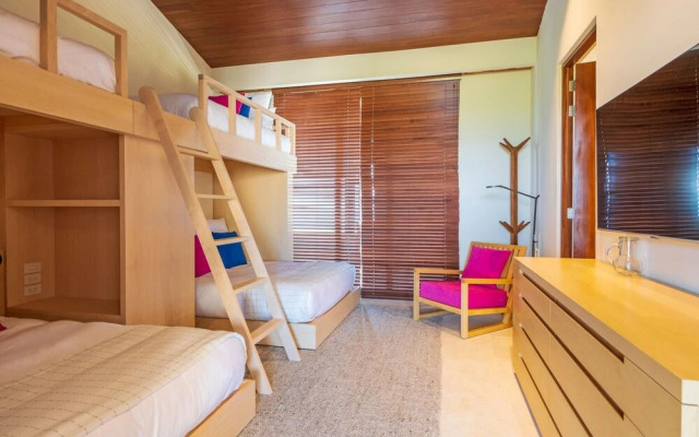 Sunny Vacation Condo 8