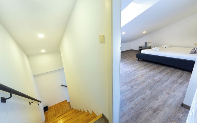 Luxury Penthouse Apt on beach Makarska