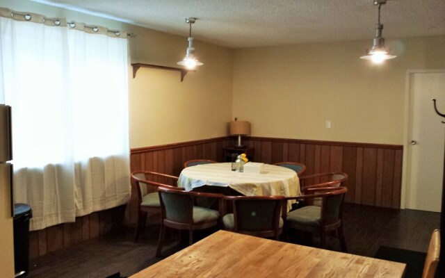 4 Bedroom Blue Mountain Rental with Hot Tub