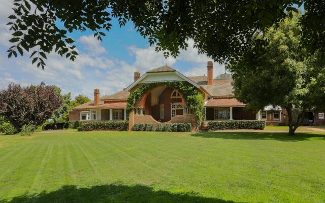 Petersons Armidale Winery & Guesthouse