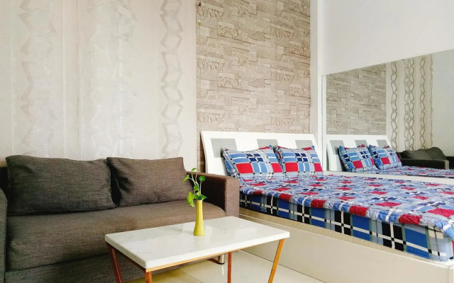 Smiley Apartment 8