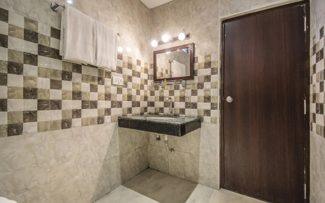 Fabhotel Nk Courtyard