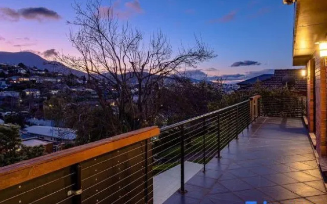 Lipscombe Mt Wellington view luxury house