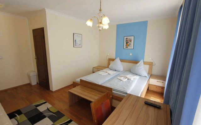 Hotel Restaurant Adria - Stuben
