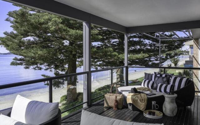 The Seaview - Designer Beachfront House