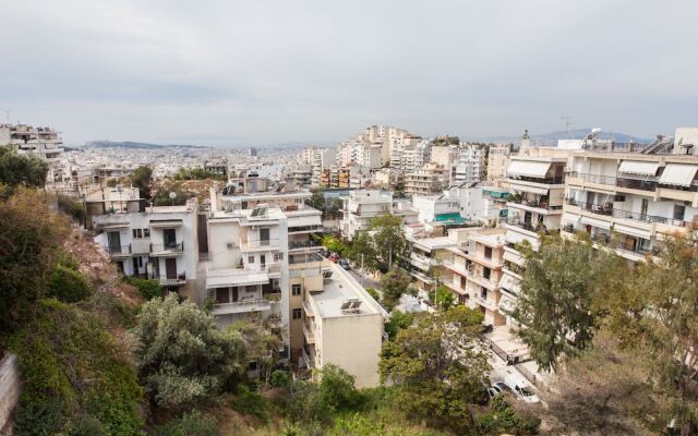Modern apt with Increbilbe Athens Views
