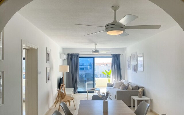 Phaedrus Living Byzantium Modern City Flat