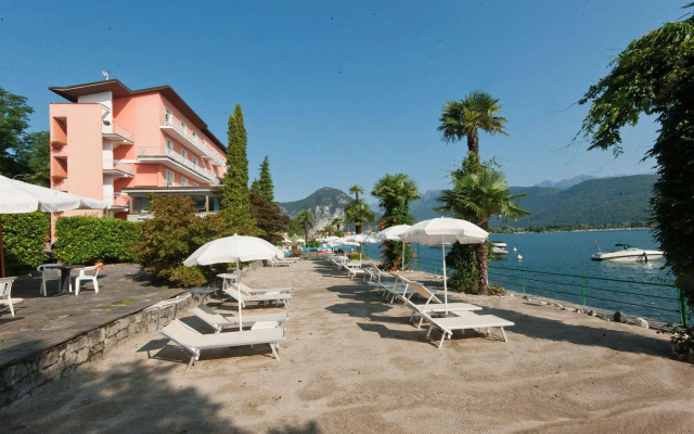 Hotel Carillon