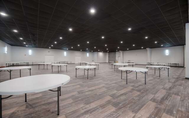 Clarion Pointe Marshall