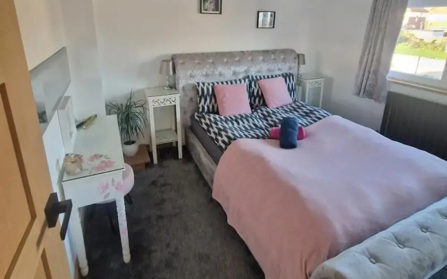Seaside Escape in Deal, Cozy 2 Bedroom