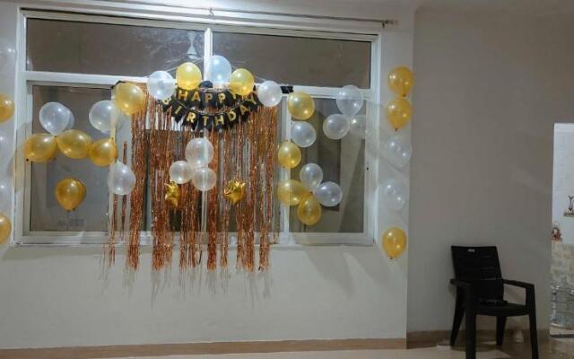 OYO Hotel Pinaki Stay Near Noida Sector 51 Metro Station