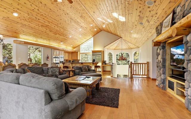 The Lodge on Oaxaco - Epic Man Cave / Billiard Room