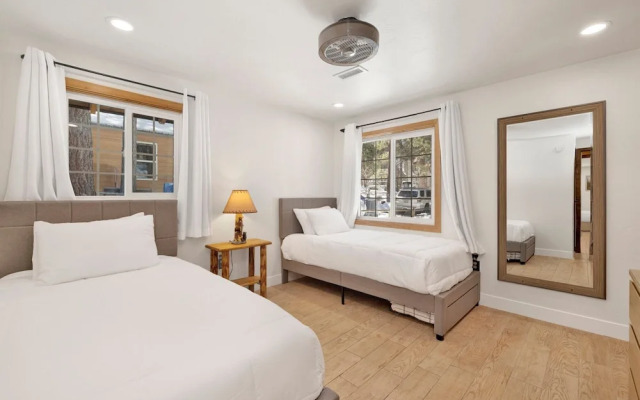 Lily's Bear Cabin #2544