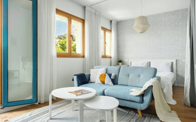 Jaffa Beachfront Studio by Sea N' Rent