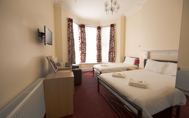 Royal London Hotel by Saba