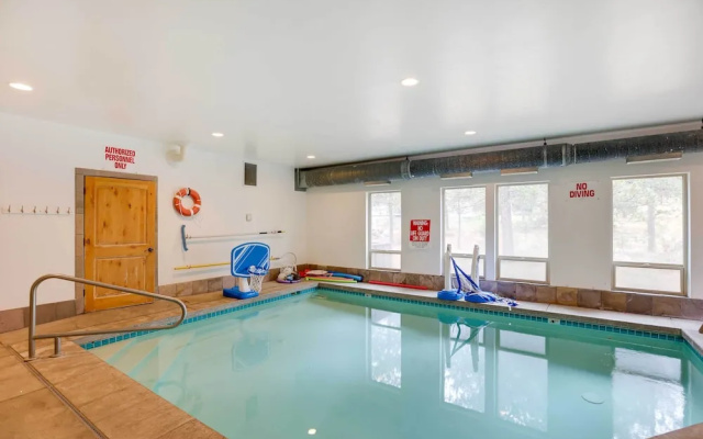 Private Pool & Hot Tub: Sunriver Retreat!