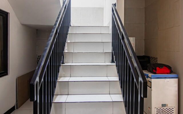 OYO 93500 Rizki Residence TOS Syariah Near PT Bank KB Bukopin Tbk