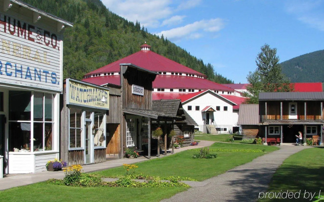Three Valley Lake Chateau