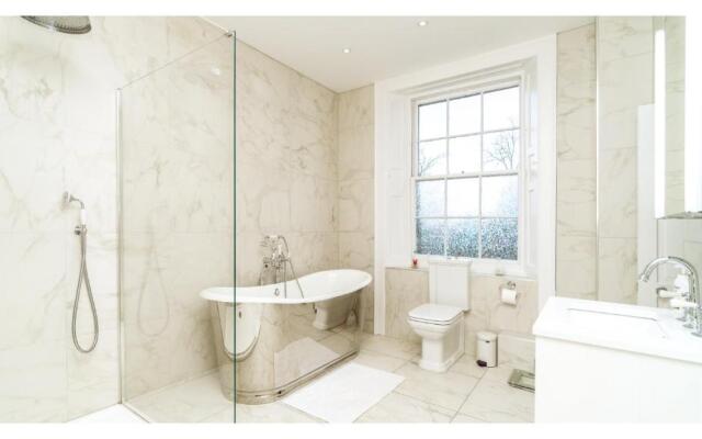 A Luxurious Masterpiece Steps from Stirling