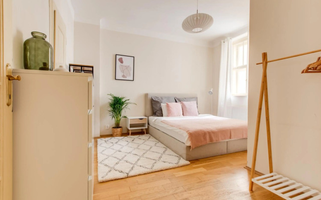 Modern Quiet Apartment next to Wenceslas Square