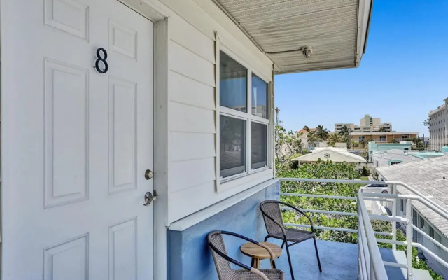 Marine Villas 8 in Hollywood