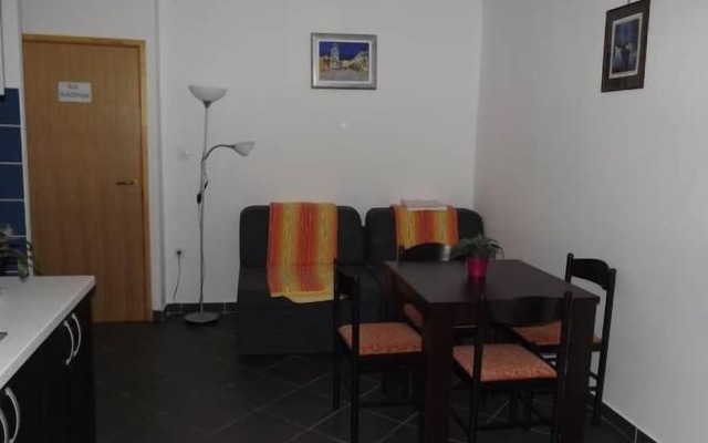 Charming Apartment 3 Sleeps 4 Guests