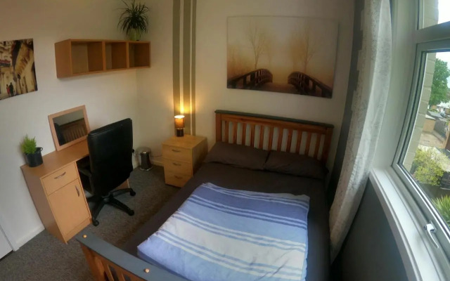 Hampton House Bookinn