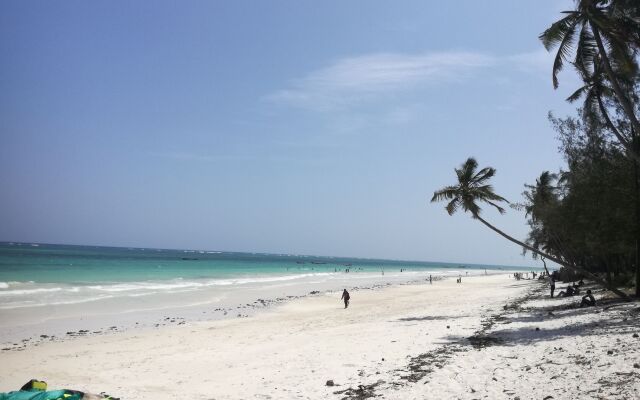 Travellers Paradise Diani - Hostel