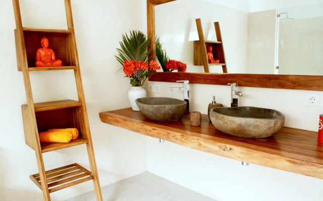 Seminyak White Design Villa