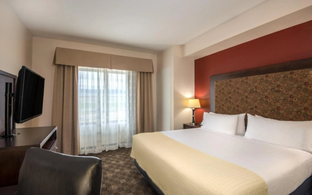 Comfort Suites Visalia Convention Center