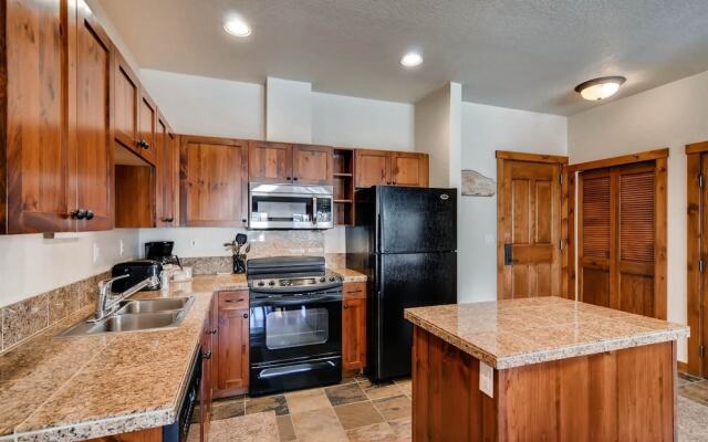 1 Bedroom Mountain Condo Located in Historic Downtown Breckenridge Near Shopping, Dining, and Restaurants