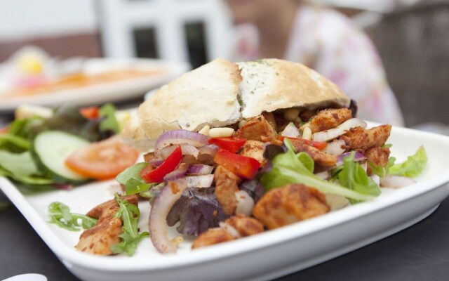 Luxurious Detached Villa with 3 Bathrooms, in de Maasduinen