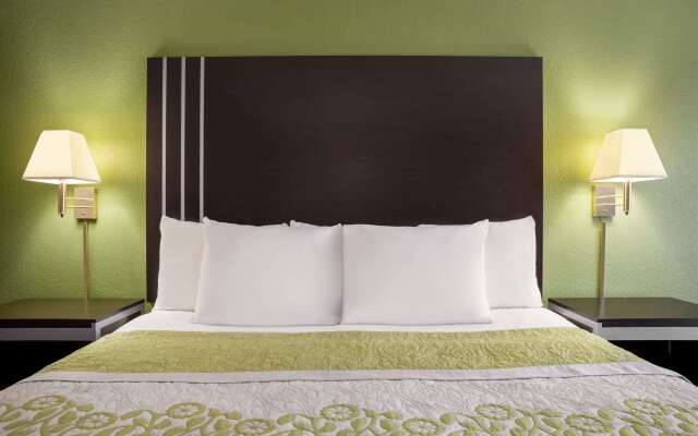 Days Inn by Wyndham Hardeeville/ I-95 State Line