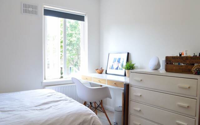 Bright Apartment Near Brixton