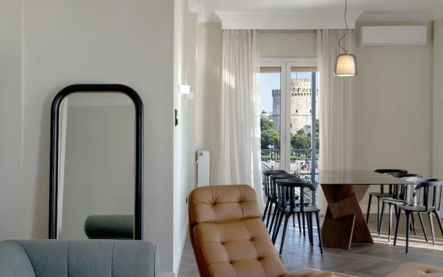 Primavera' Seafront apt with tower view