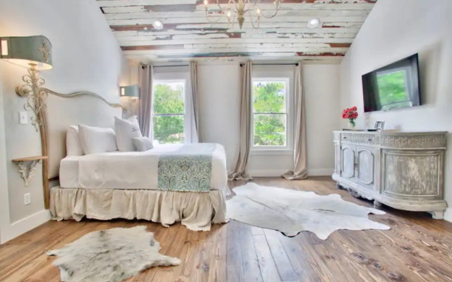 The Roost Ocean Springs