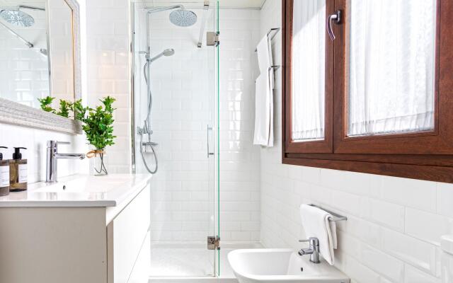 Lovely one-bedroom apartment near the Cathedral. Zacatin 102