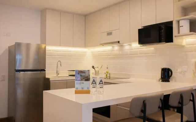 Majestic 1BR With Balcony in Miraflores