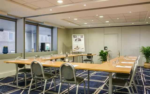 Residence Mercure Paris La Defense Grande Arche