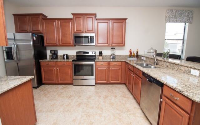 5 bedroom home with private pool