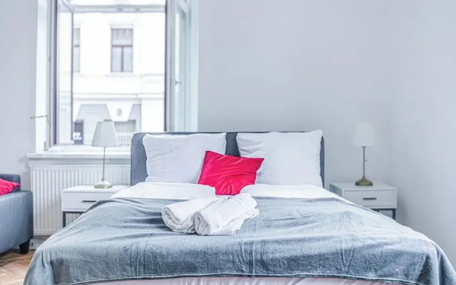 Stylish 2BR Apt Near AKH Easy Center