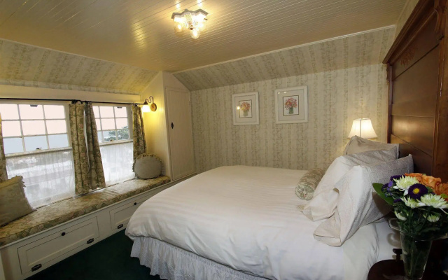 Jabberwock Inn