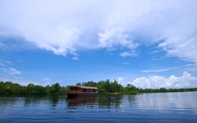 Yathra Houseboat