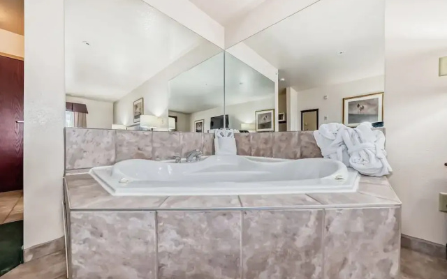 Best Western Grande Mountain Getaways & Hotel