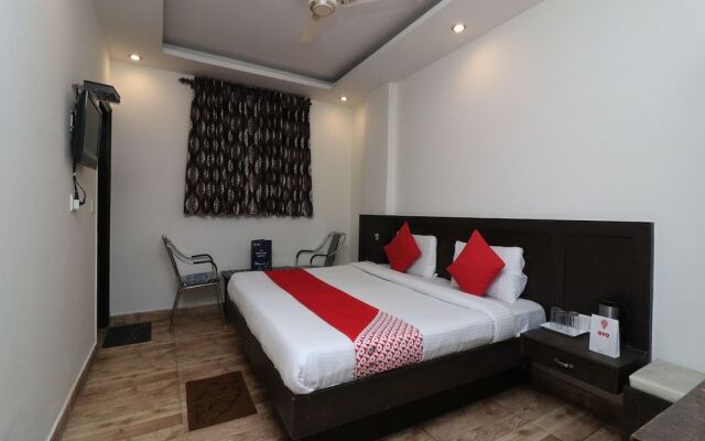 OYO 27823 Hotel Sahib